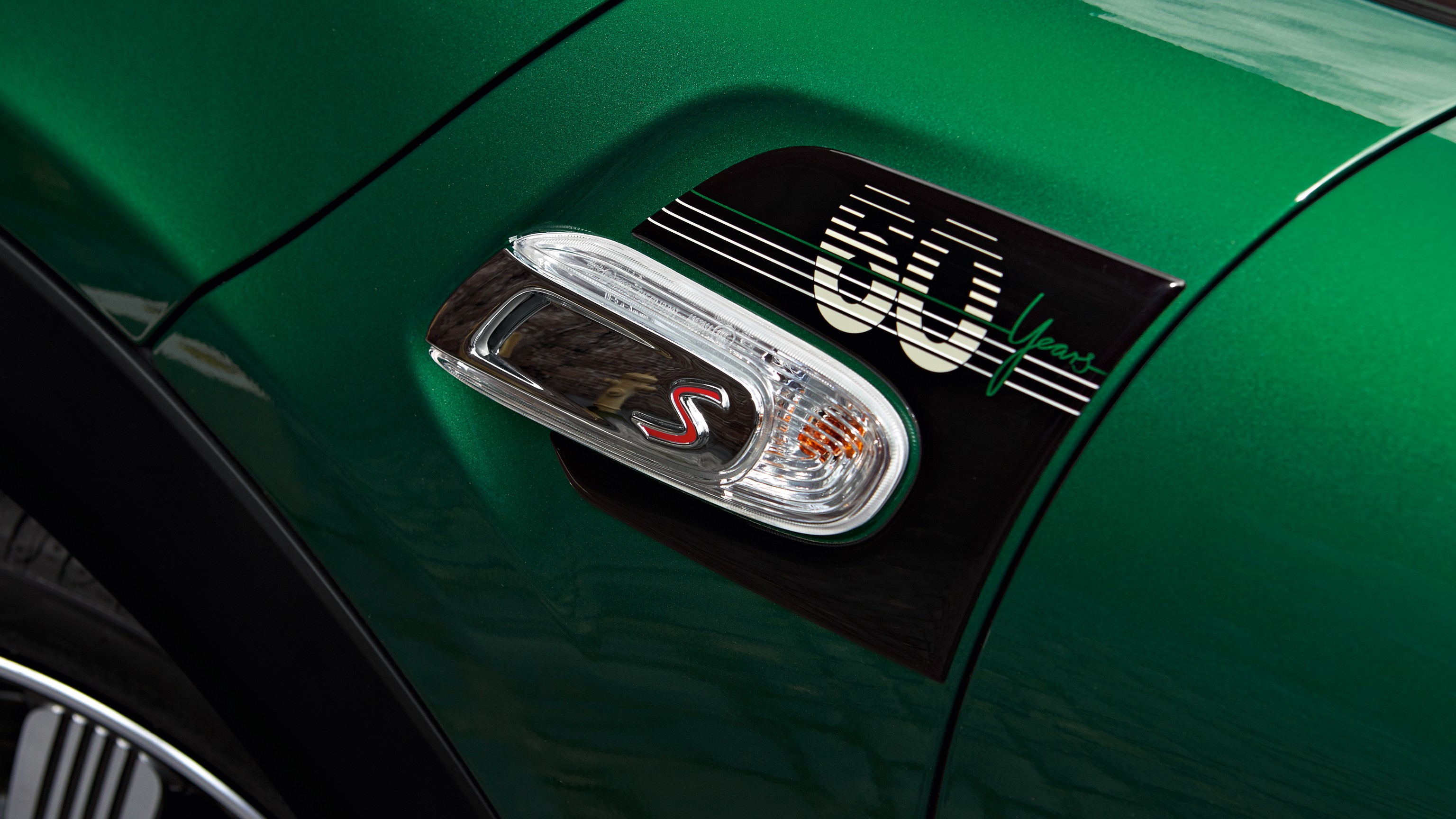 MINI 60 Years – bočni pokrovi – v črnih in belih odtenkih MINI 60 Years – bočni pokrovi – v črnih in belih odtenkih